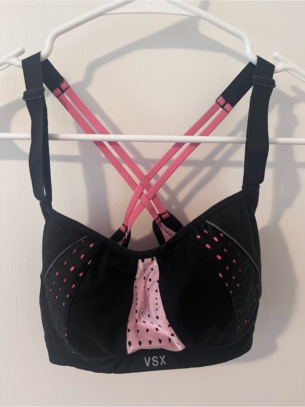 Victoria’s Secret VSX Sports Bra Underwire Adjustable Criss Cross Hook Eye 32D